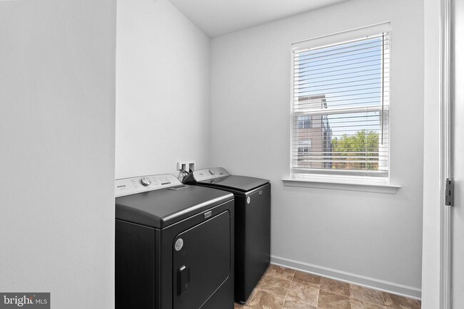 Building Photo - 2612 Neabsco Common Pl