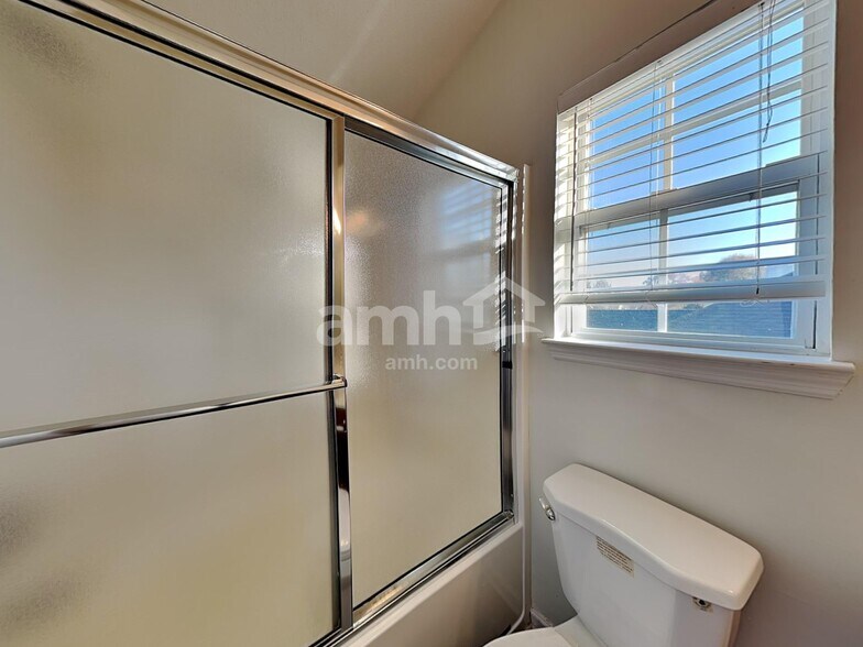 Building Photo - 2805 River Bend Dr