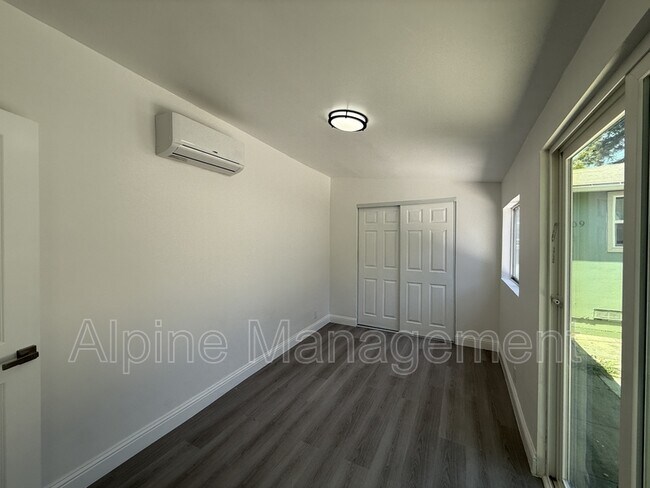 Building Photo - 109 Broadway