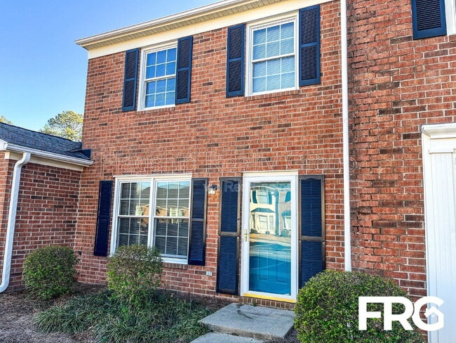 Building Photo - 2700 Thackery Rd