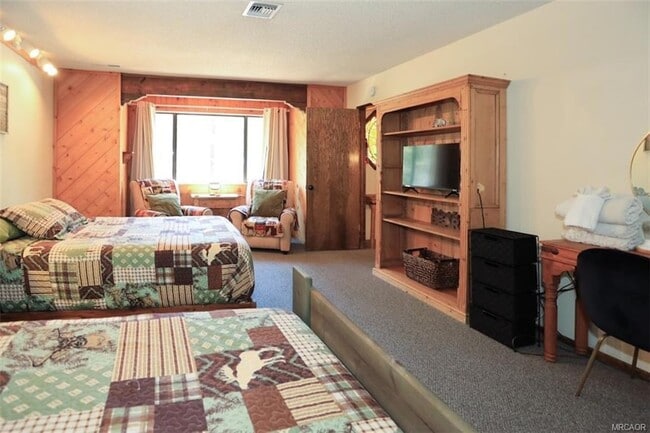 Building Photo - 1201 Fox Farm Rd