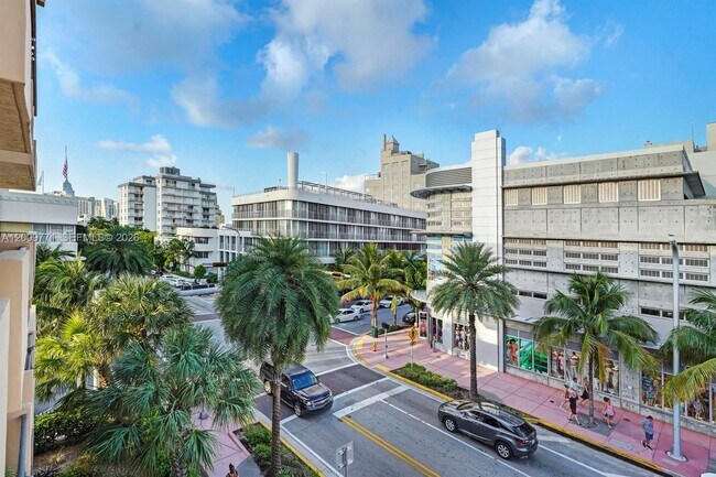 Building Photo - 1150 Collins Ave