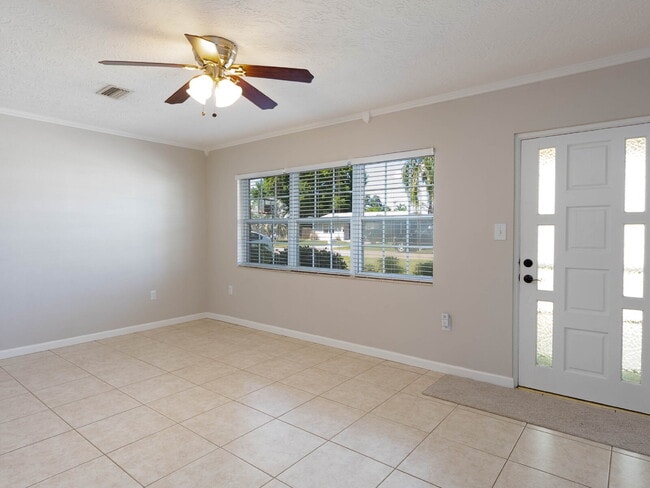 Building Photo - RENT THIS HOME WITH ZERO DEPOSIT MOVE IN: Beautiful Completely Updated 3 Bed / 2 Bath Home in Sou...