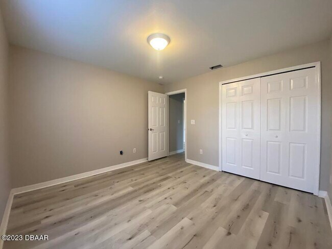Building Photo - 888 Willow Run