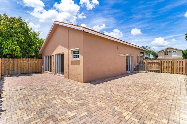 Building Photo - 14611 SW 156th Ave