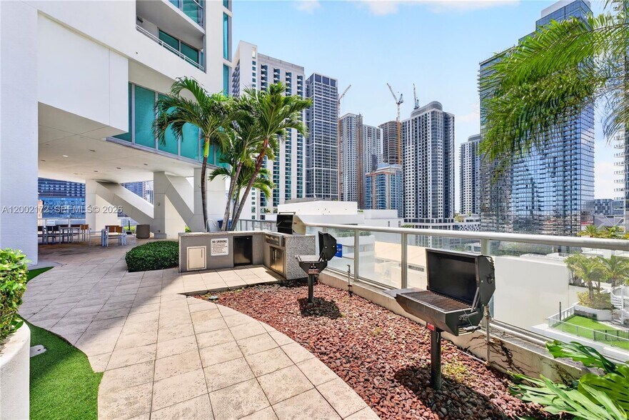 Building Photo - 888 Biscayne Blvd