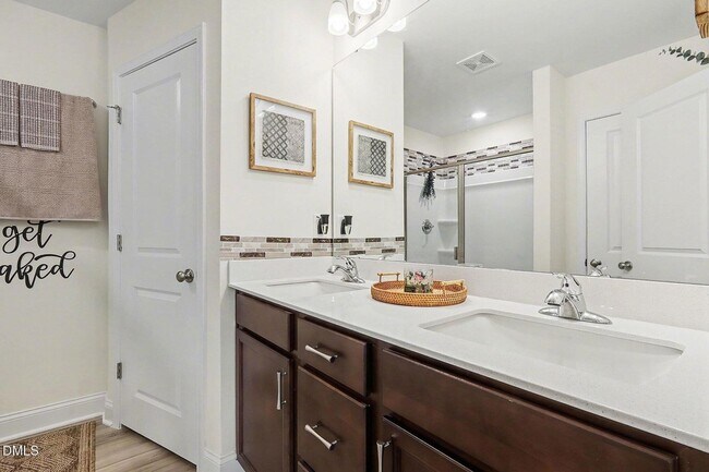 Building Photo - 3 Bedroom 2.5 Bathroom Townhome w/ 1 car garage in a prime location of Flowers Plantation