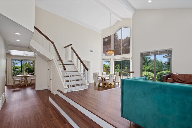 Building Photo - 124 Sequoia Ct