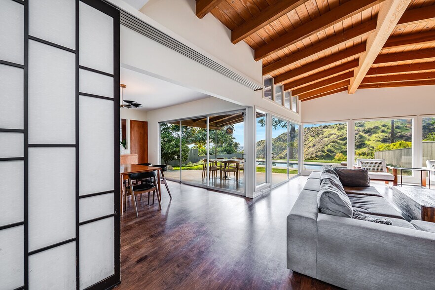 Building Photo - 2431 Carman Crest Dr