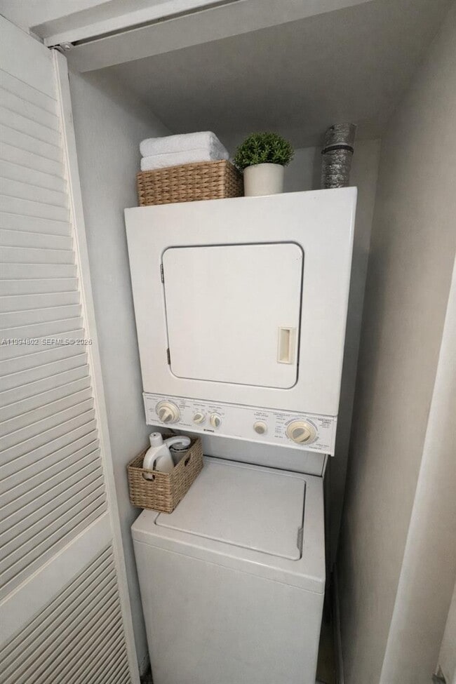 Building Photo - 1400 SW 124th Terrace