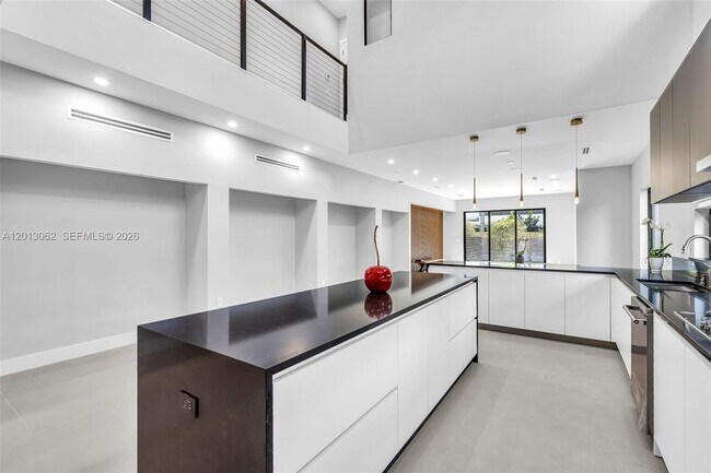 Building Photo - 808-810 SW 9th St