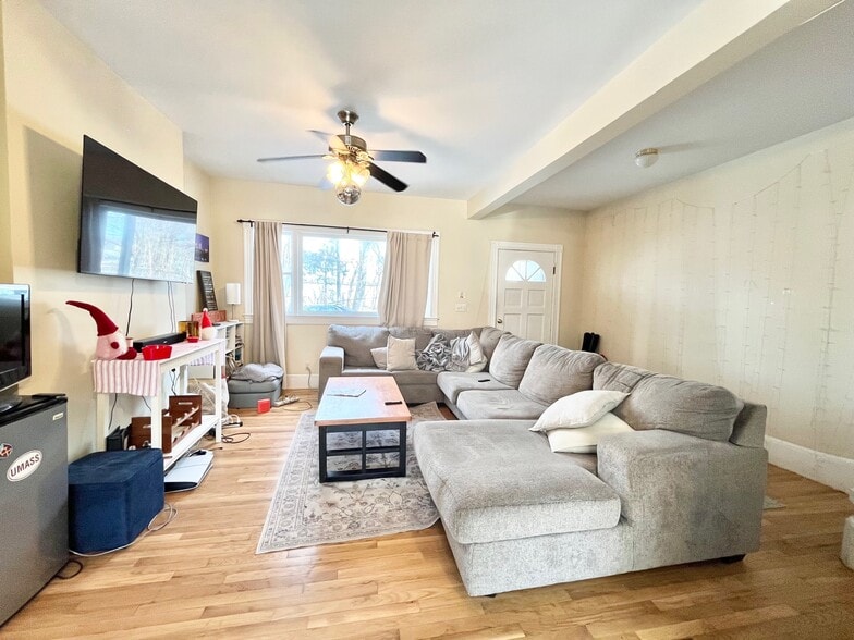 Building Photo - 14 Woodmont St