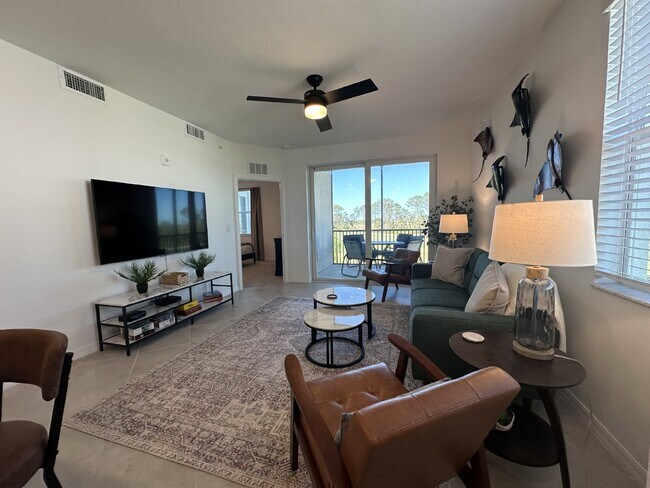 Building Photo - "Spacious 3-Bed with 2 Baths Condo in Prime Venice Location"