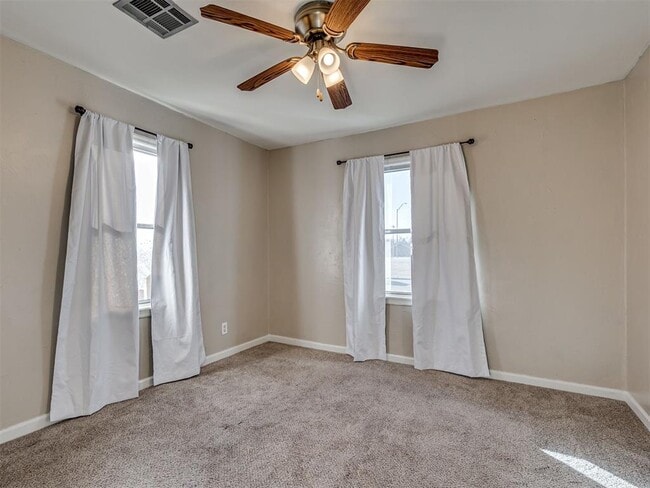 Building Photo - 211 W Dale St