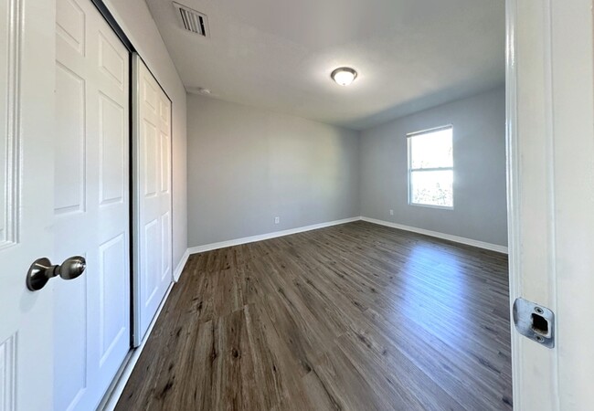 Building Photo - 3841 16th Ave S