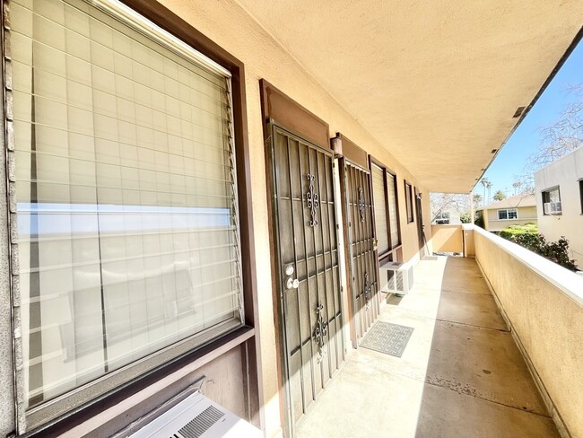 Building Photo - 333 Rexford Dr