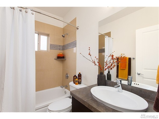 Building Photo - 1820 24th Ave