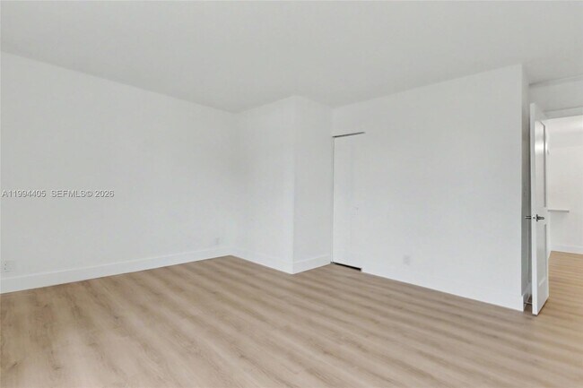 Building Photo - 1220 71st St