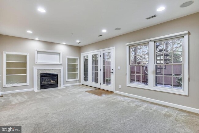 Building Photo - 707 Hawkins Way