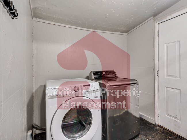 Building Photo - 1105 Bellevidere Dr