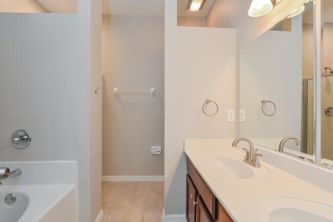 Building Photo - 317 Appaloosa Ct