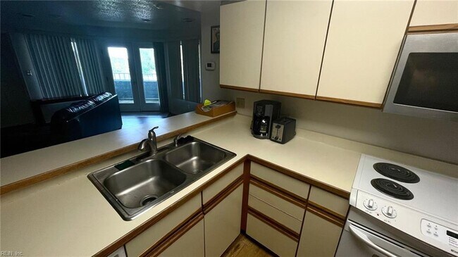 Building Photo - 2521 Bridgeside Pl