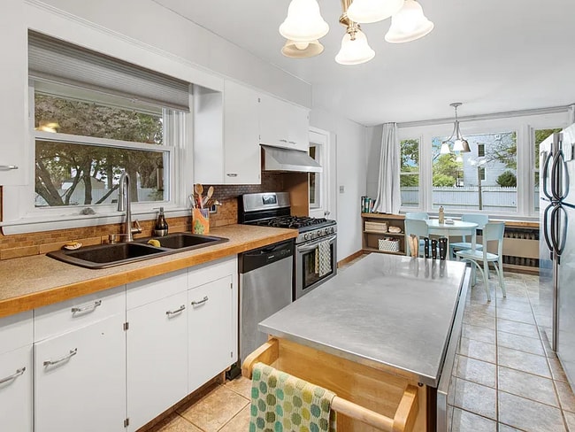 Building Photo - 14 Bellegarde Ave