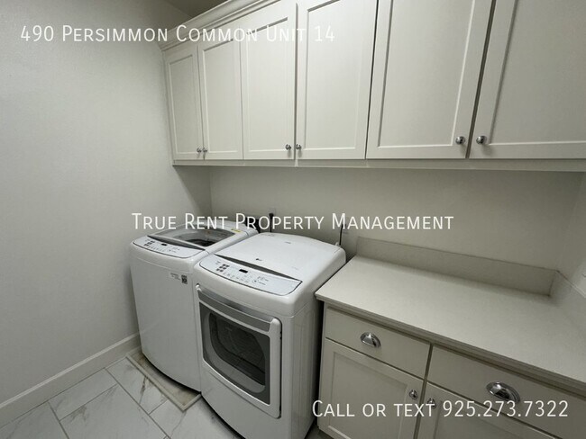 Building Photo - Gorgeous 3 Bed, 2.5 Bath Home in Desirable...