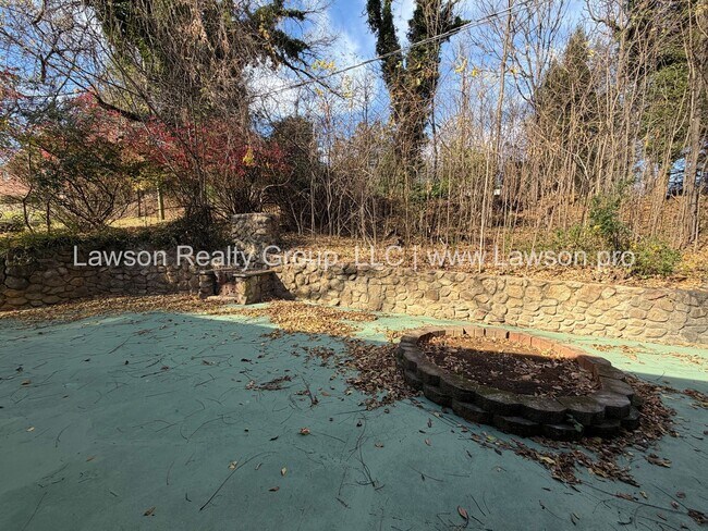 Building Photo - Beautiful Mid Century Modern Grandin Road Home