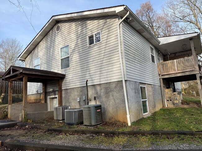 Building Photo - Old Tusculum Rd Apartments