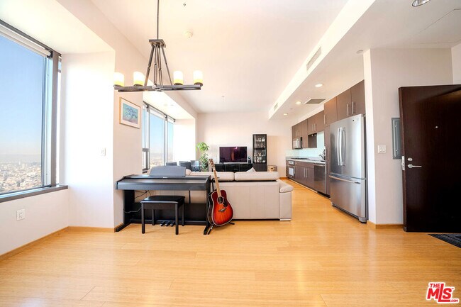 Building Photo - 1100 Wilshire Blvd