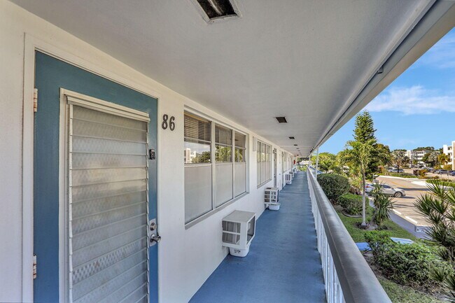 Building Photo - 86 Lyndhurst D
