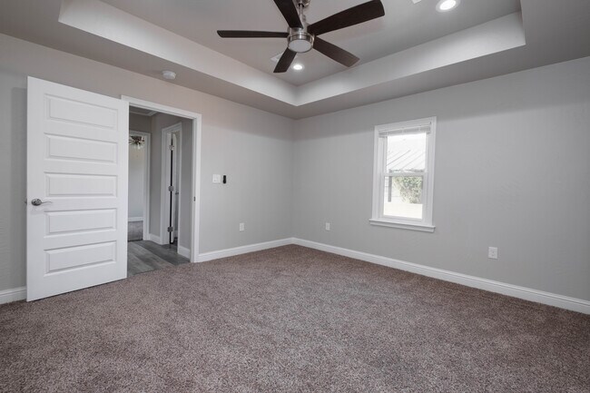 Building Photo - 2007 7th Ave