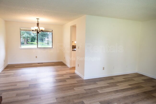 Building Photo - 1418 Tule Lake Dr S