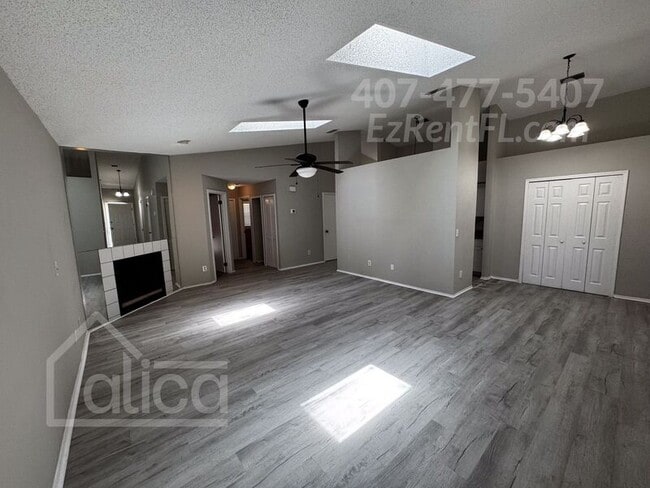Building Photo - 9593 Villiers Dr S