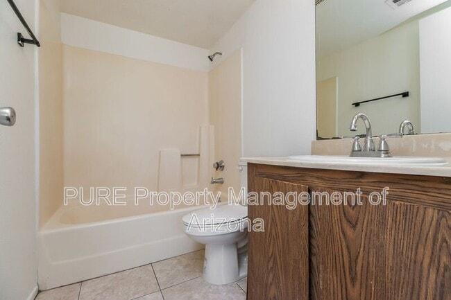 Building Photo - 616 S Hardy Dr