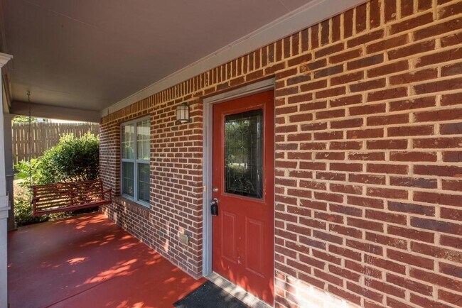 Building Photo - 2696 Silver Hill Terrace SE