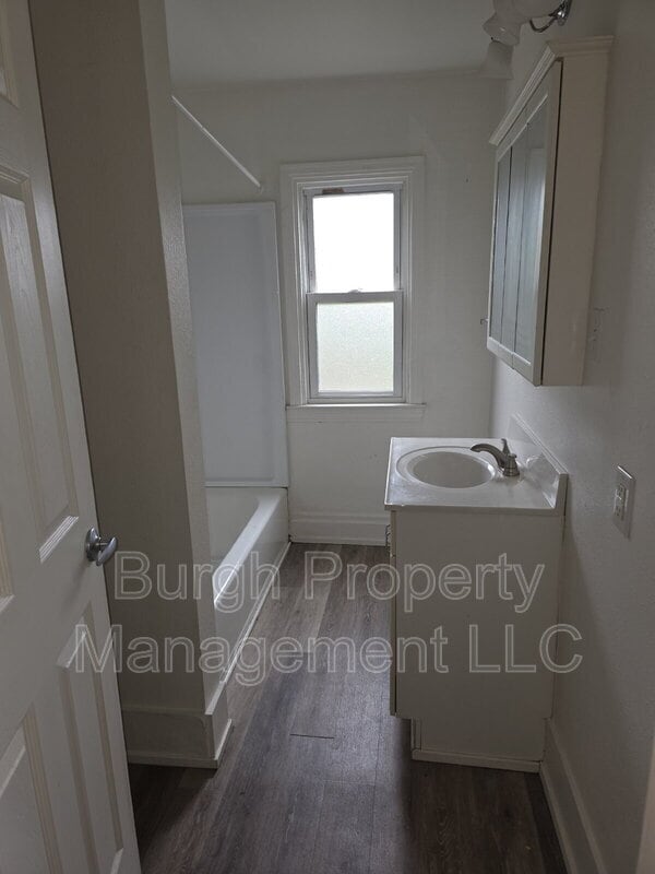 Building Photo - 489 Norton St