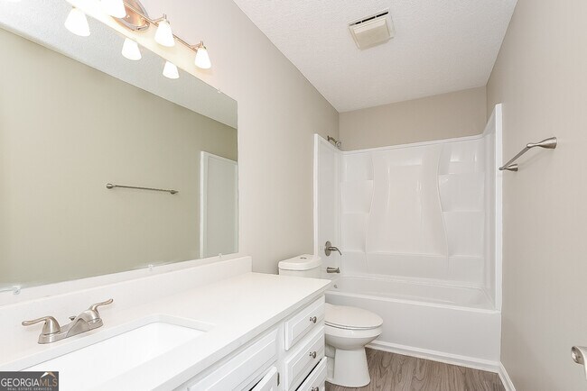 Building Photo - 19 Widgeon Way SW