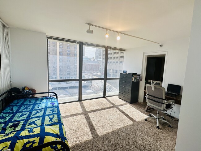 Large Secondary Bedroom with Ample Closet and Jack-and-Jill Bath - 600 Admiral Blvd