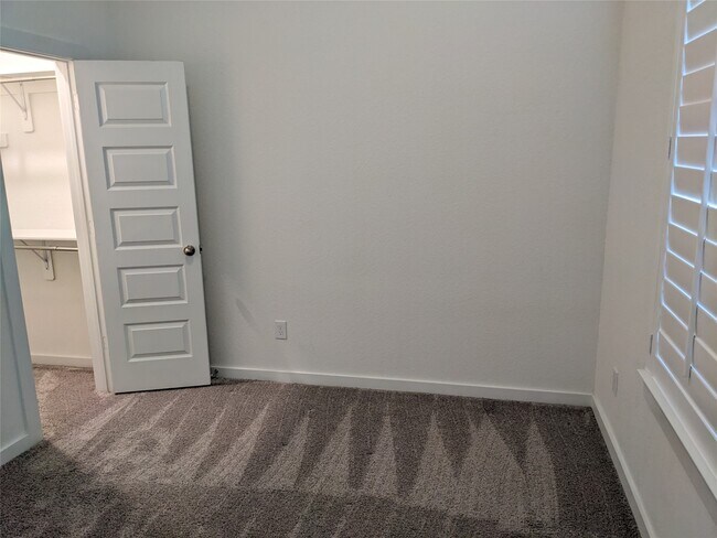 Building Photo - 2206 Hays Ranch Dr