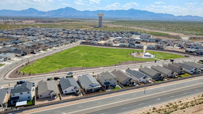 Building Photo - 7420 Norte Vly Ln