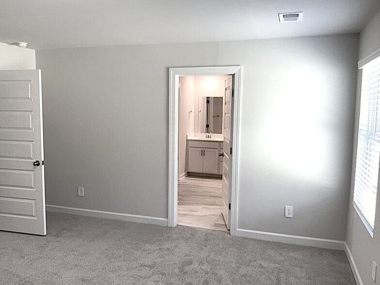 Building Photo - 548 Crowder Pl