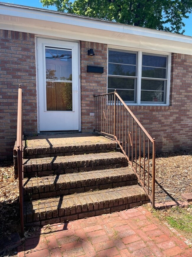 Primary Photo - Charming Home in the Heart of the Congaree...