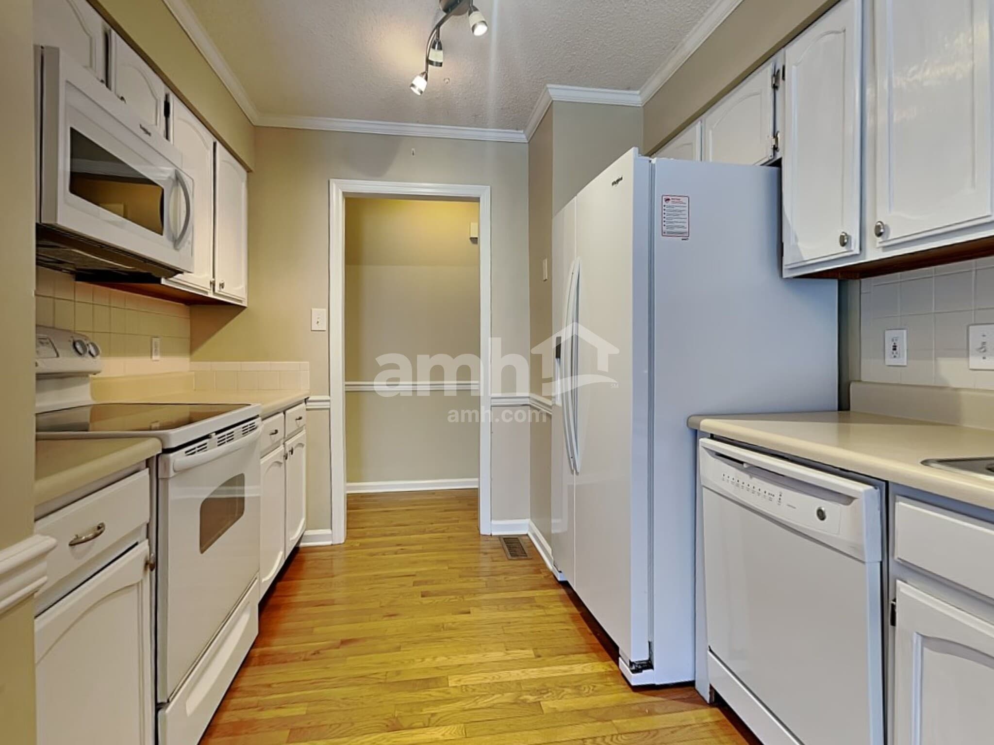 Building Photo - 5721 Jamaica Ln