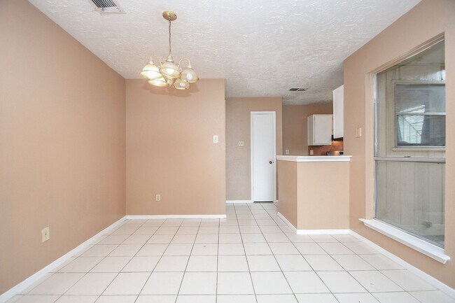 Building Photo - Southwest Houston 2 bedroom Brick Duplex with Private Yard
