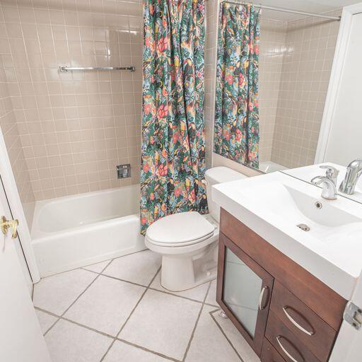 Building Photo - 123 Bay Colony Dr N