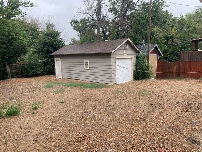 Building Photo - 4 bedroom, 2 Bath Duplex with 1 car detached garage Close to Downtown Greeley, CO