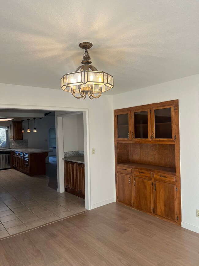 Building Photo - BEAUTIFUL 4 BEDROOM W/POOL IN FAIR OAKS!!