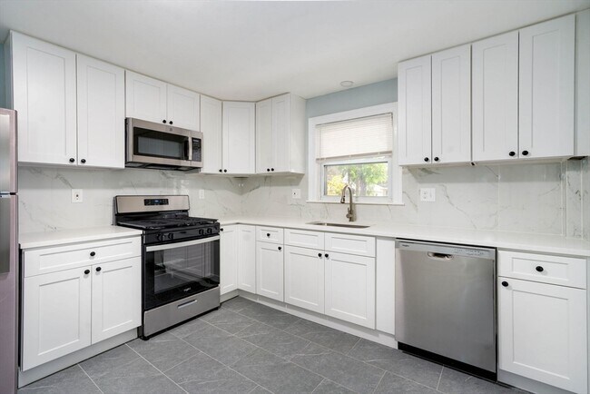 Building Photo - 7 Langley Cir